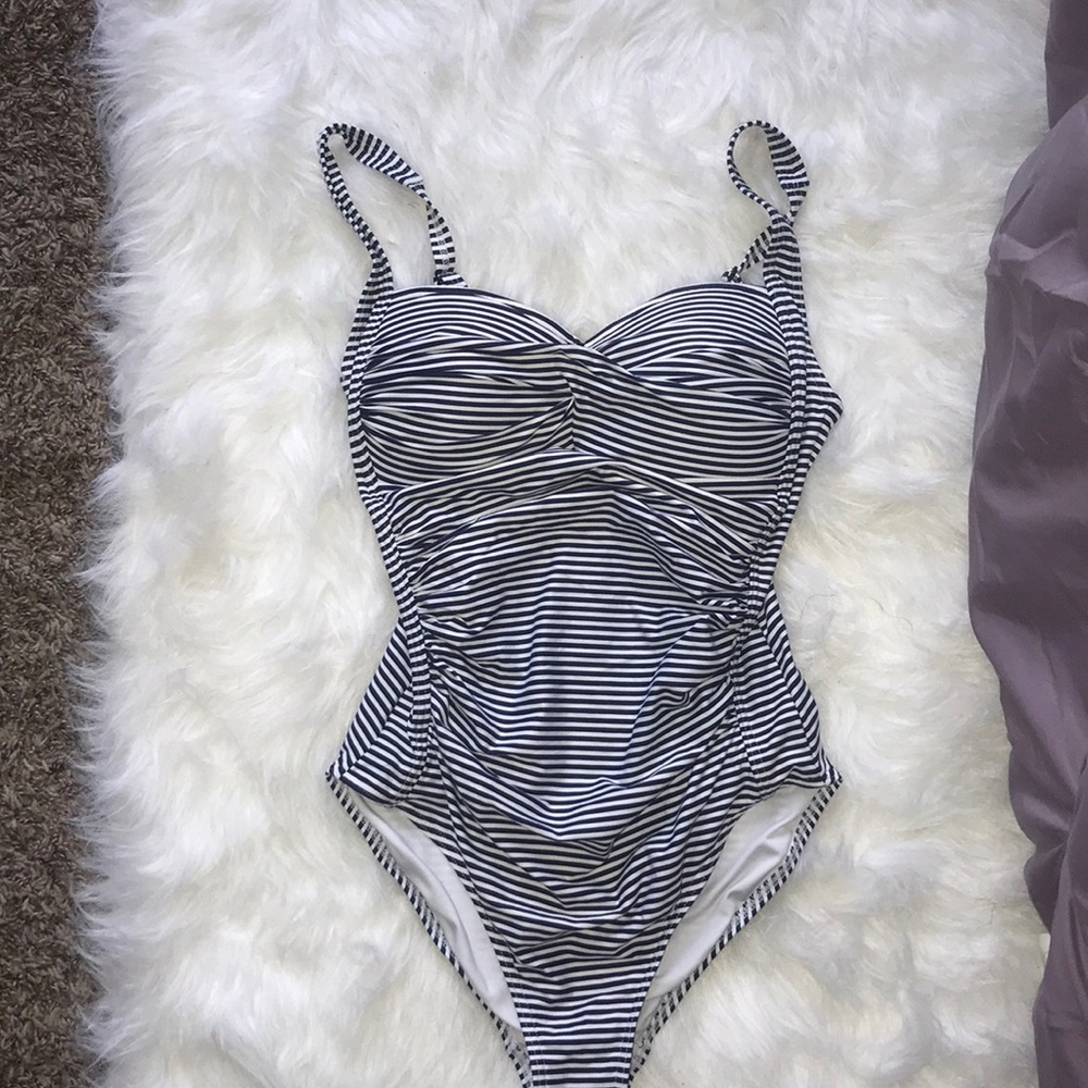 One piece swim suit